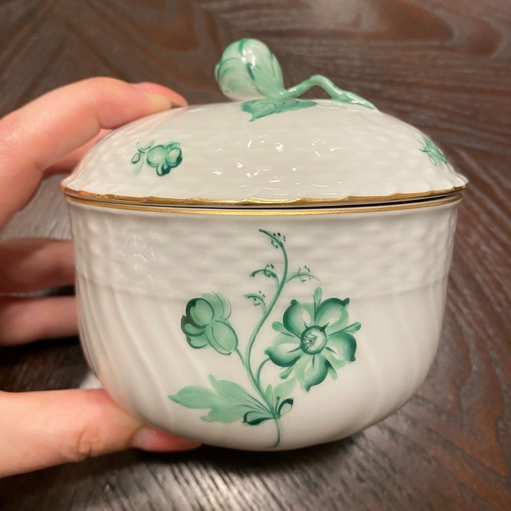 HEREND CHINESE BOUQUET GREEN COVERED SUGAR BOWL